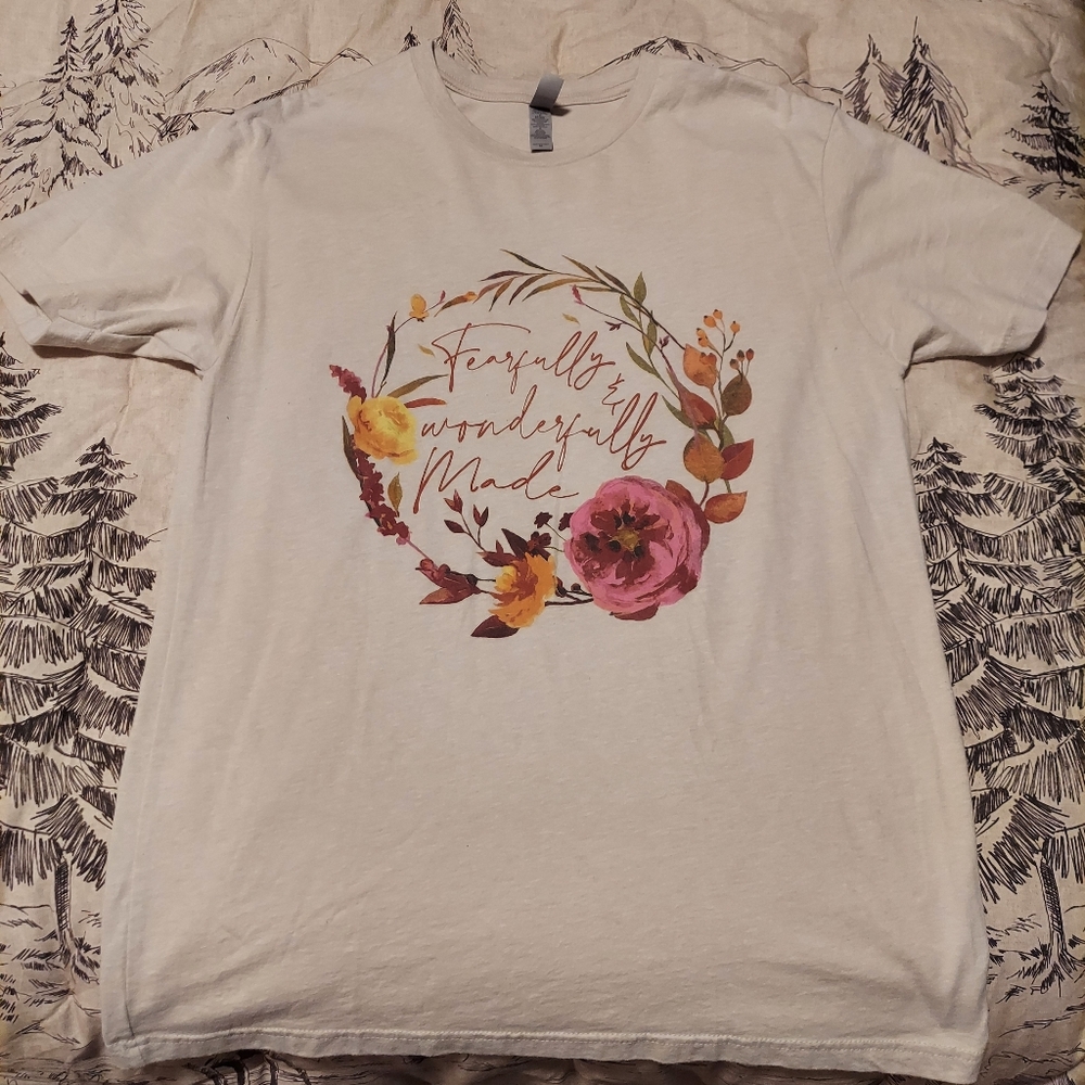 Next Level Apparel graphic t-shirt new without tag beige fall autumn size medium